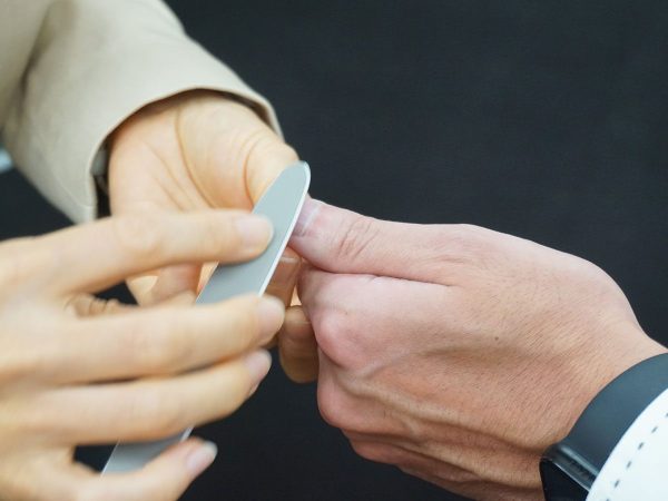 その指先に自信はあるか 男のネイルケア入門 Cheer Up Groomen